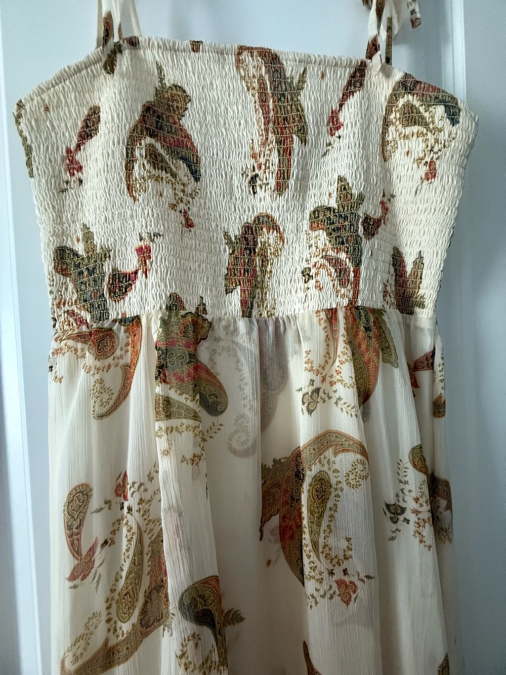 Vince Camuto Beige Smocked Top with Pink Size Tag size Medium